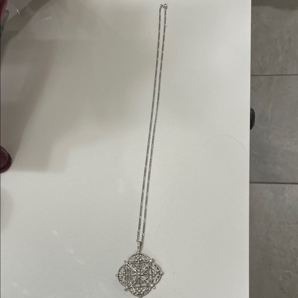 Elegant Silver Pendant Necklace